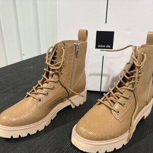 BRAND NEW Dolce Vita Beige Platform Lace‑Up Combat Heel Boots – Size 7